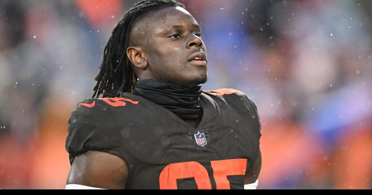 Cleveland Browns tight end David Njoku burned on face, arm in home