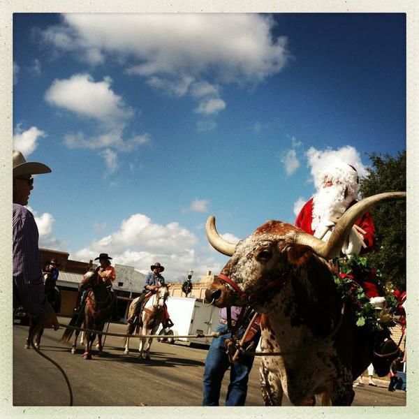 Goliad's Santa opts for longhorn in place of Rudolph (video) Goliad