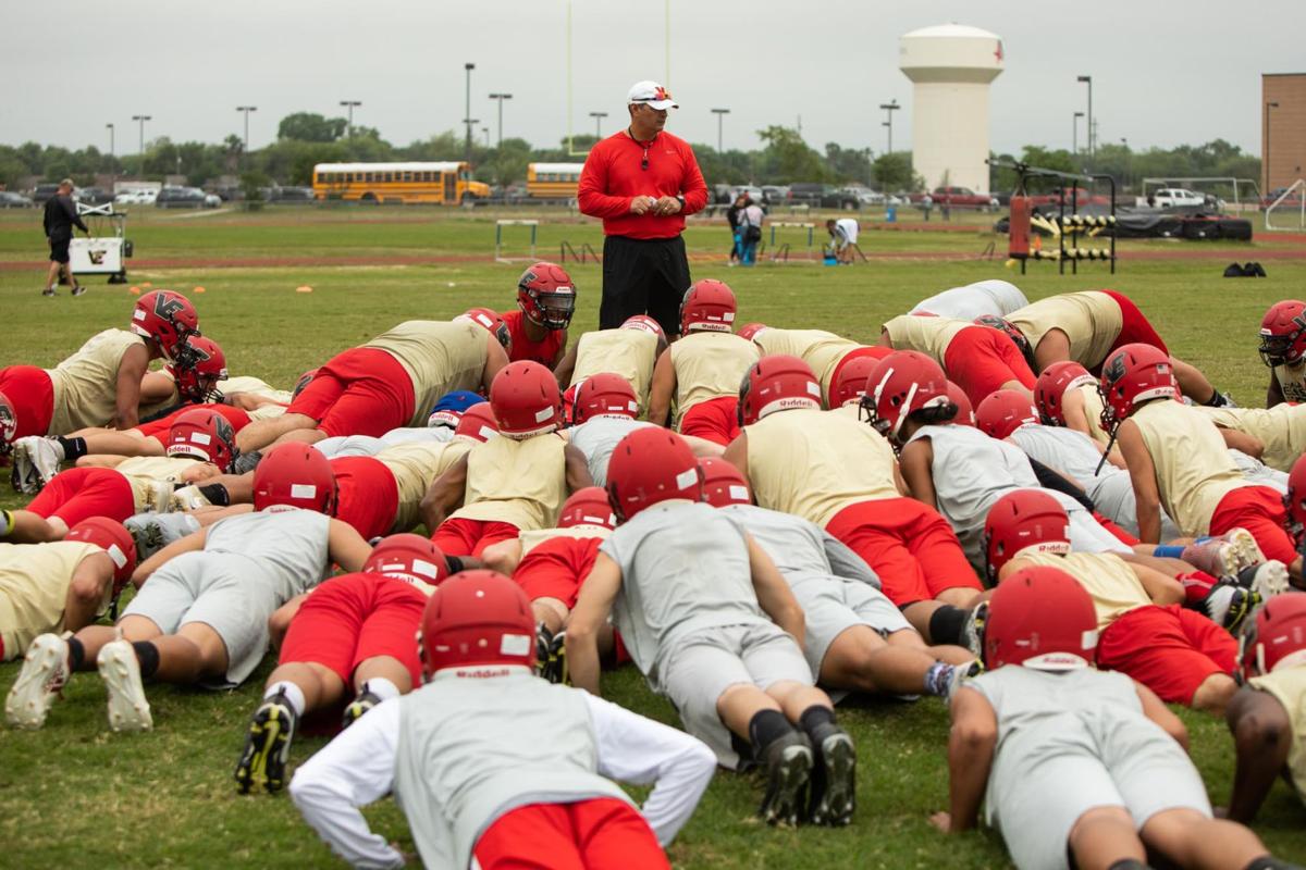 Gallery Victoria East Spring Football Practice Victoria East