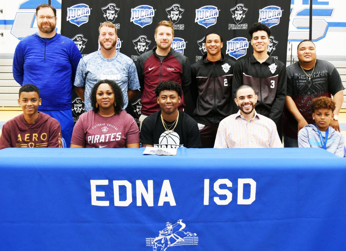 Edna S Barnes Signs To Play Basketball For Victoria College