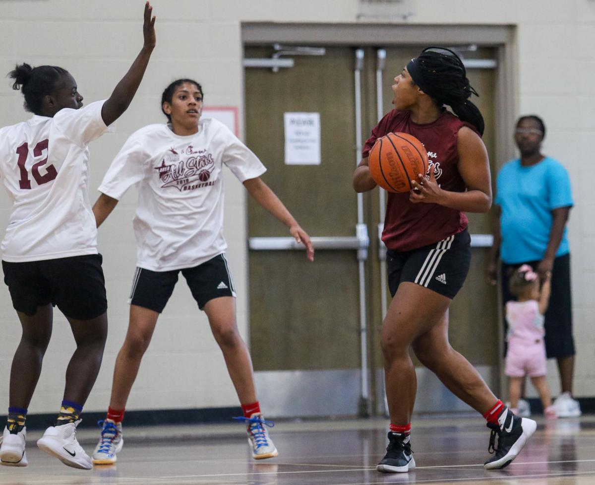 Victoria West Standouts On Opposite Sides In Final High School