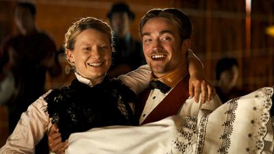 Mia Wasikowska and Robert Pattinson star in 'Damsel'
