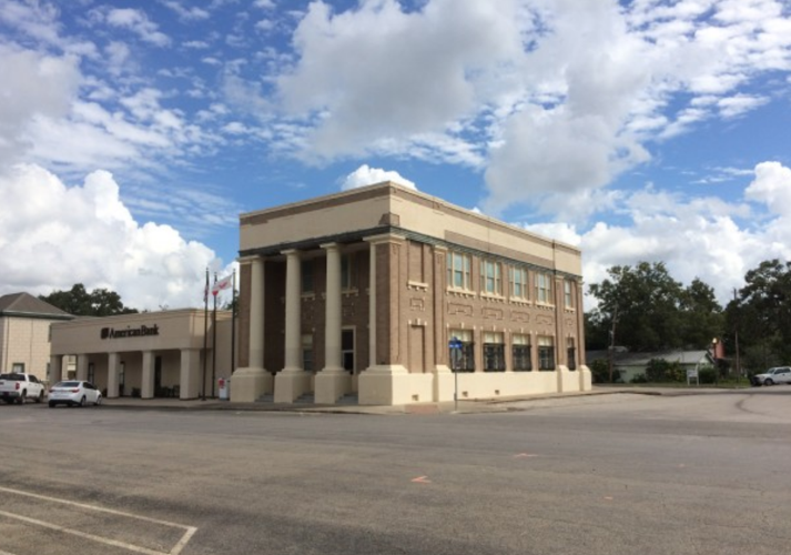 Historic bank building donated to city of Goliad