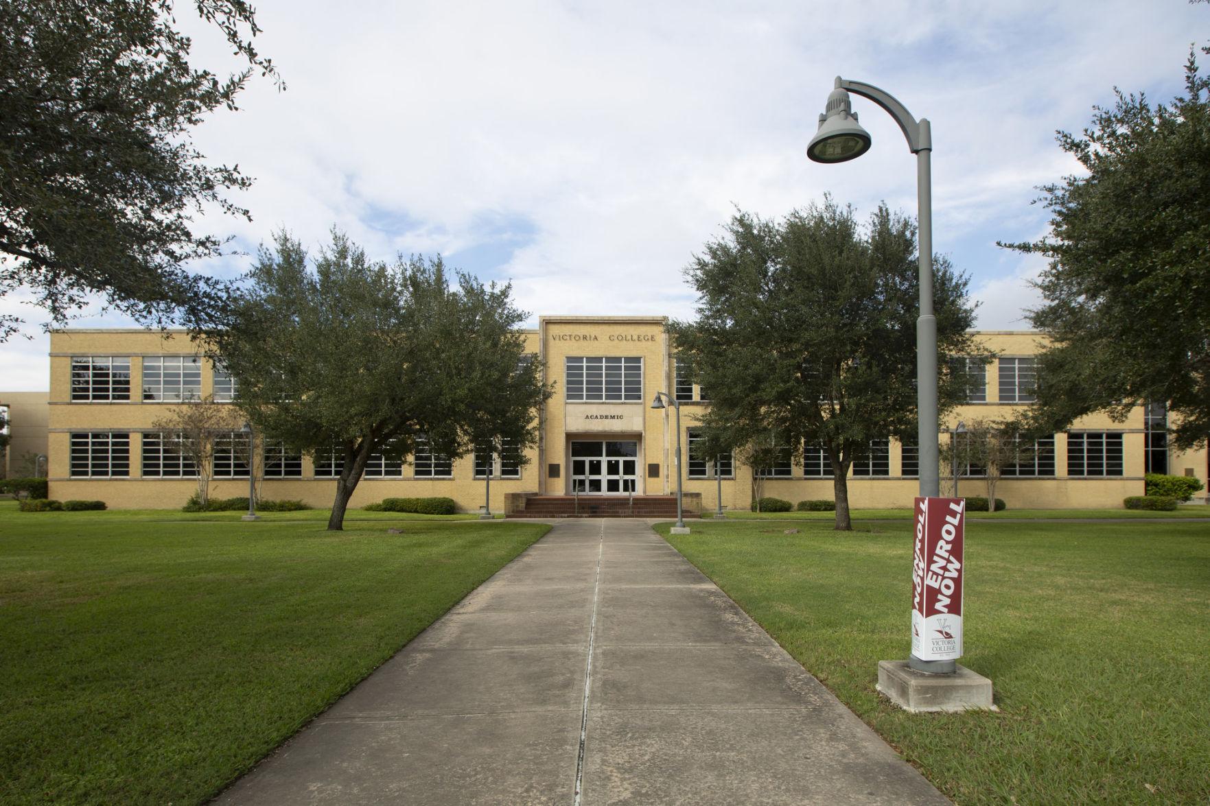 Victoria College receives preservation award for its Academic Building