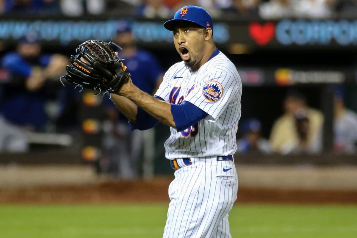 Edwin Diaz suffers knee injury celebrating Puerto Rico's win 