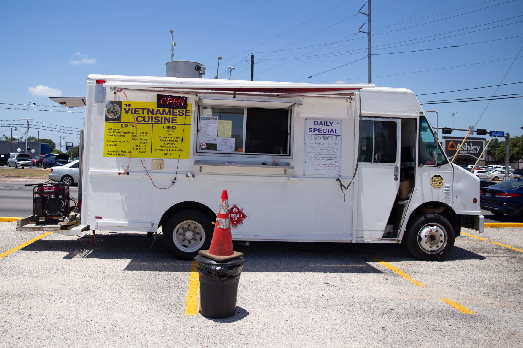 Victoria Couple S Food Truck Makes Vietnamese Food On The Go For   64b1abbbd577b.image 