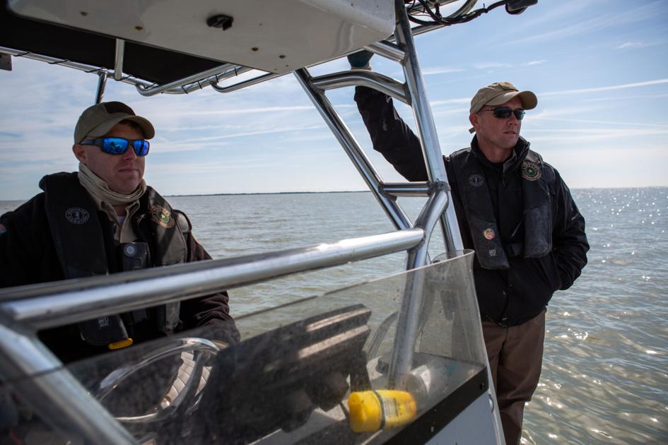 Game Wardens Protect Sustainable Oyster Harvesting On Opening Day W Video Calhoun Victoriaadvocate Com