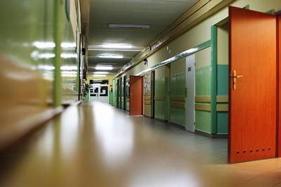 Generic school: empty school hallway