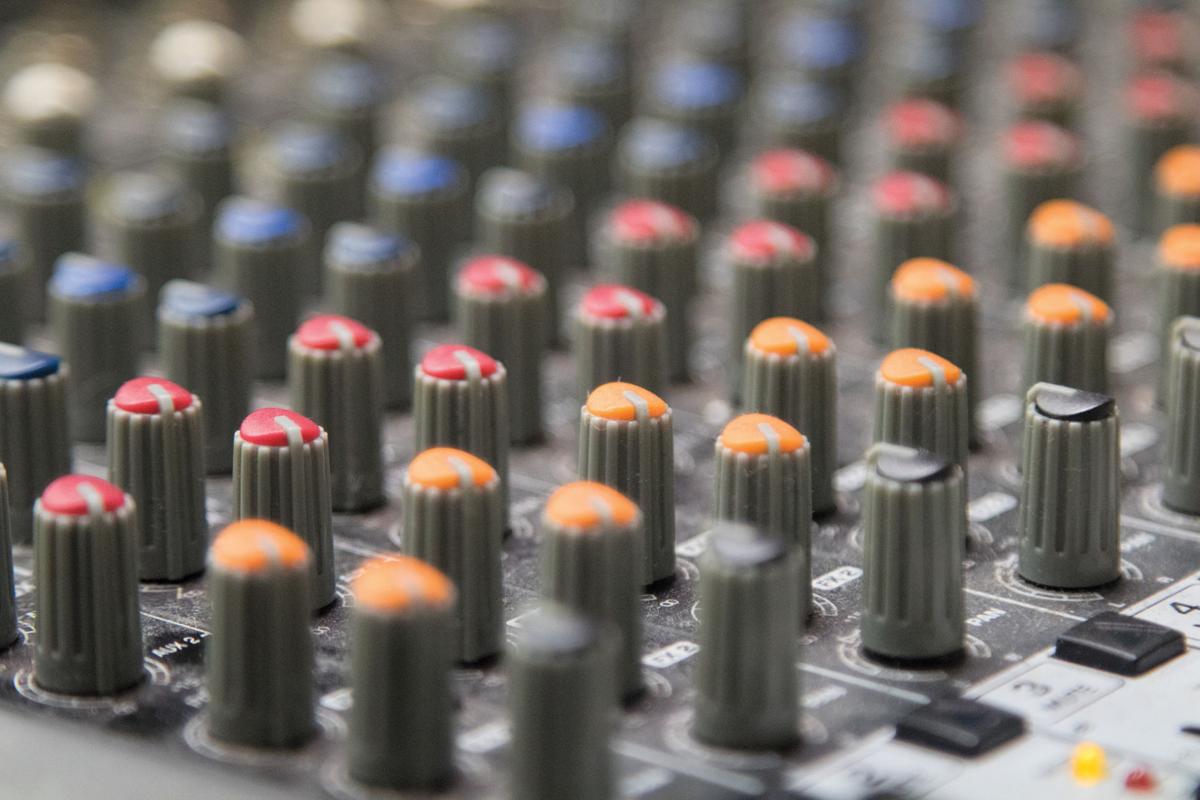 Radio Stations Push Local Content In Digital Age Business Victoriaadvocate Com