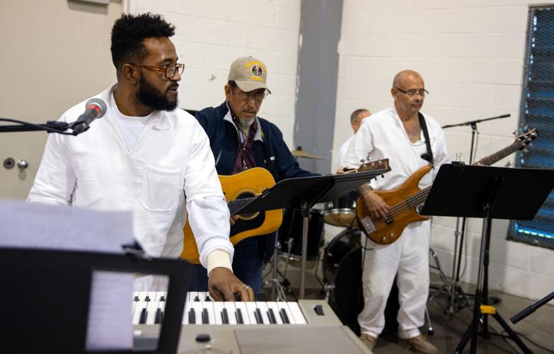 Gallery Inmates celebrate Holy Thursday in Cuero prison Photo