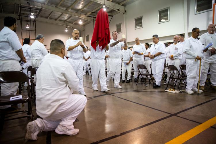 Gallery Inmates celebrate Holy Thursday in Cuero prison Photo