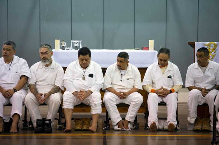Gallery Inmates celebrate Holy Thursday in Cuero prison Photo