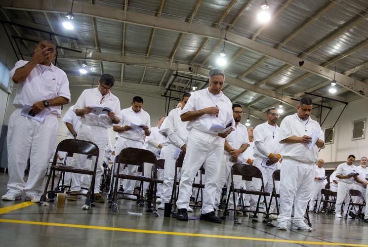 Gallery Inmates celebrate Holy Thursday in Cuero prison Photo