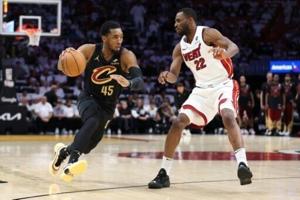 Cavaliers scorch Heat to seal series sweep