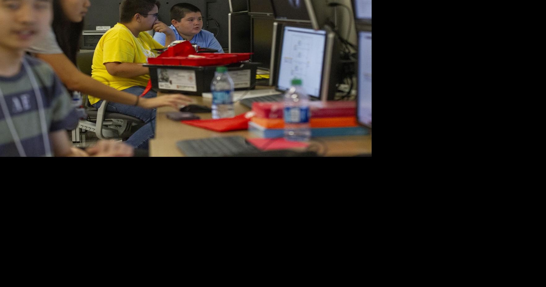 Gallery UHV Digital Simulation and Robotics Summer Camp