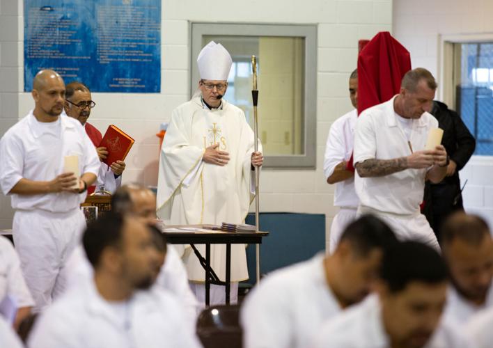 Gallery Inmates celebrate Holy Thursday in Cuero prison Photo