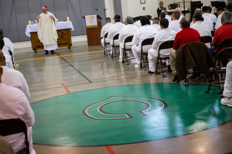 Gallery Inmates celebrate Holy Thursday in Cuero prison Photo