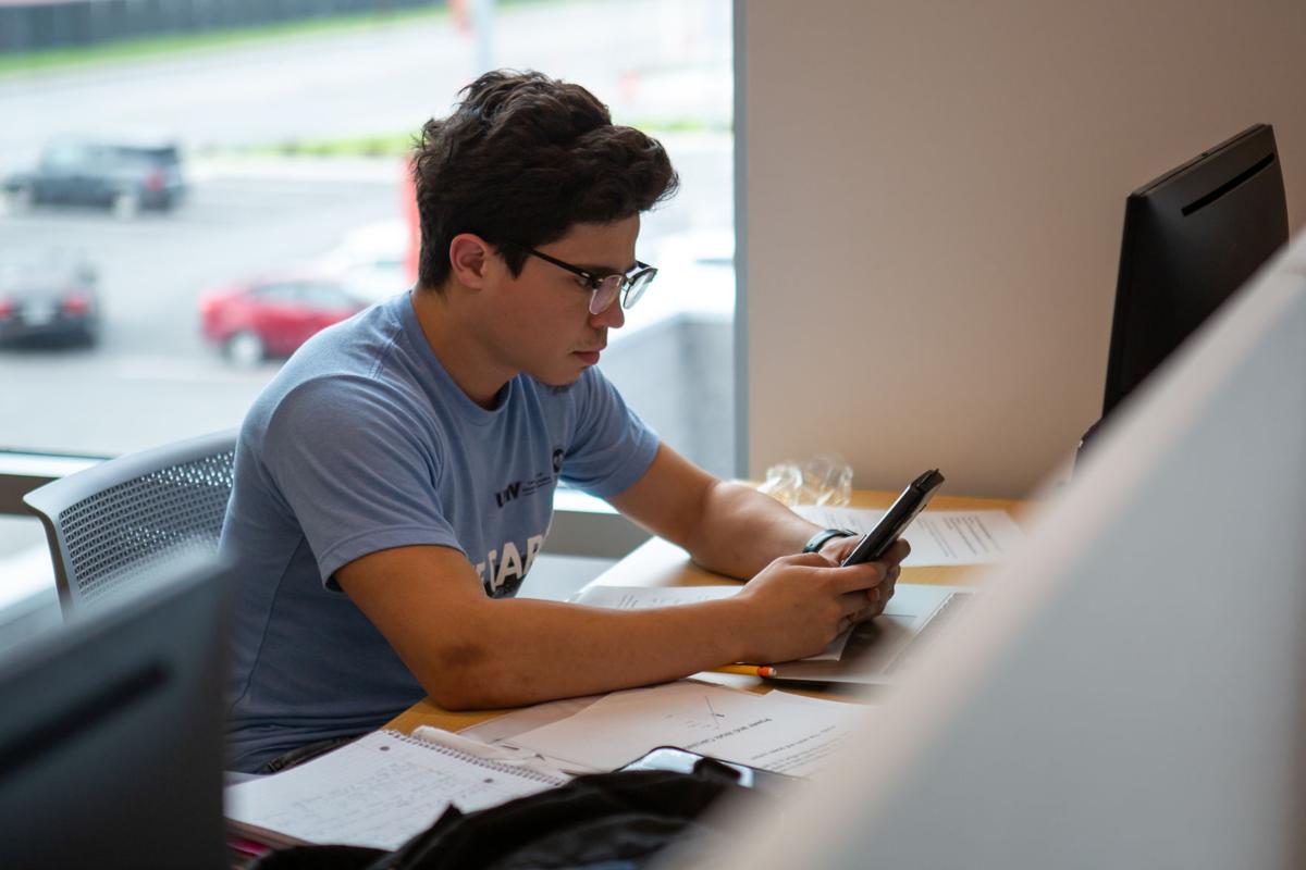 Uhv Student Tests Negative For Covid 19 Classes Move Online