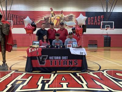 East's Brady Parker signs with UHV