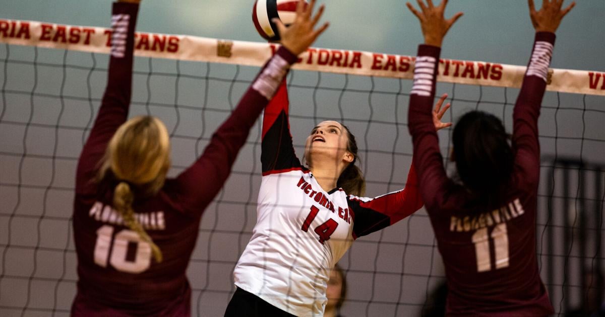Gallery Victoria East vs. Floresville volleyball High School