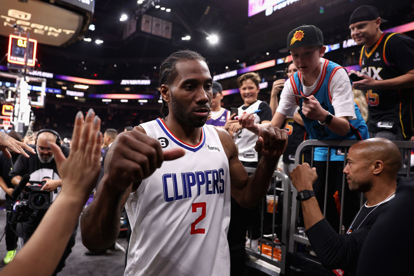 Kawhi Leonard scores 38 as Clippers hustle way to Game 1 win