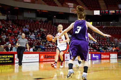Second Half Surge Catapults Isu Women To 85 57 Win Over Niu