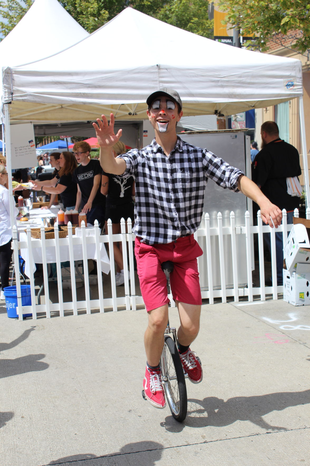 Sweet_Corn_Fest unicycle circus rider