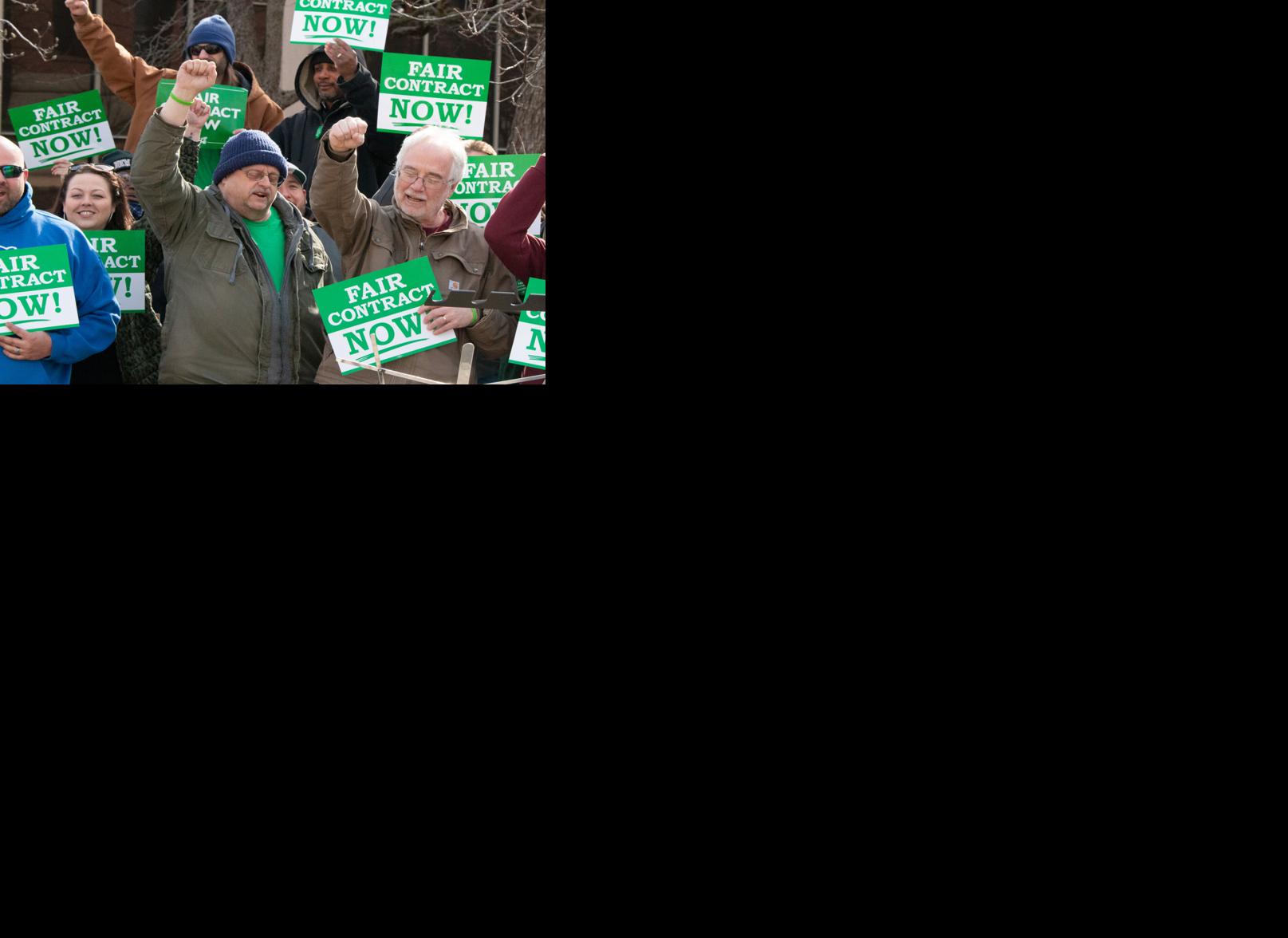 AFSCME Local 1110 members and ISU administrators celebrate contract ...