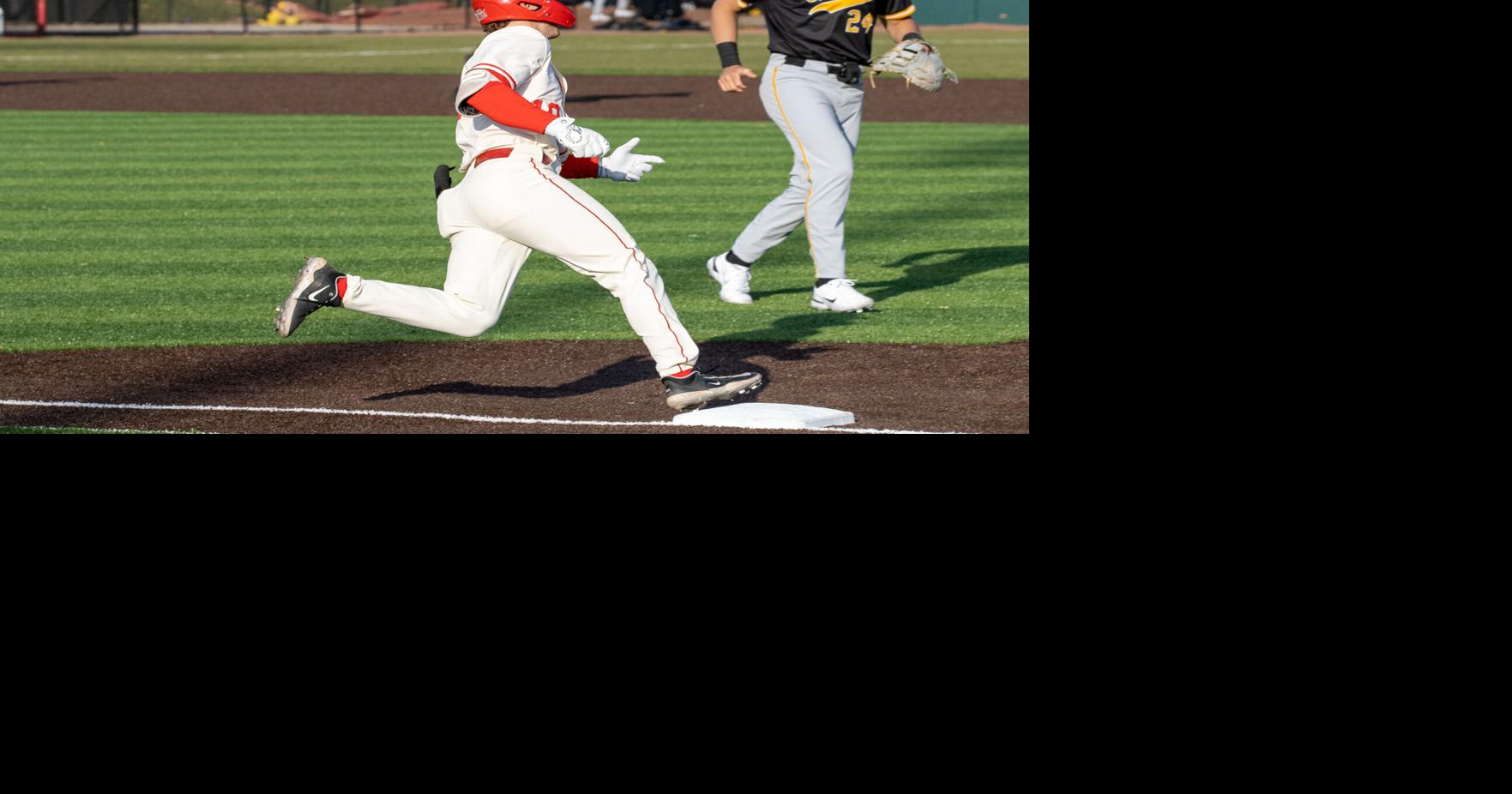Iowa Baseball Holds Off Challenge By Illinois State At Home - %sitename
