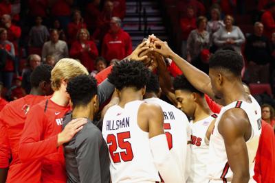 Illinois State Men S Basketball Overcomes Rough First Half In 79