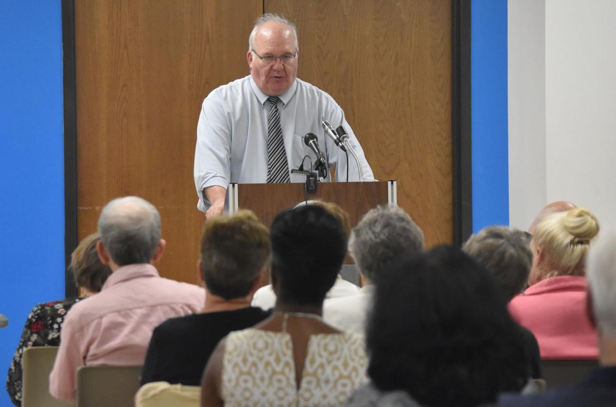 Donald Craven speaks to crowd