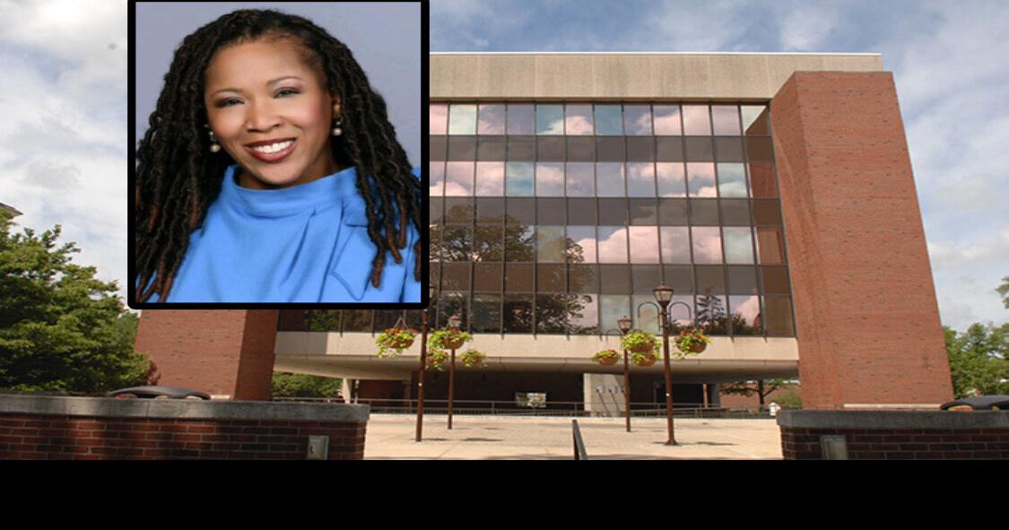 Emmy-nominated journalist Alicia Bettes gives speech on building ...