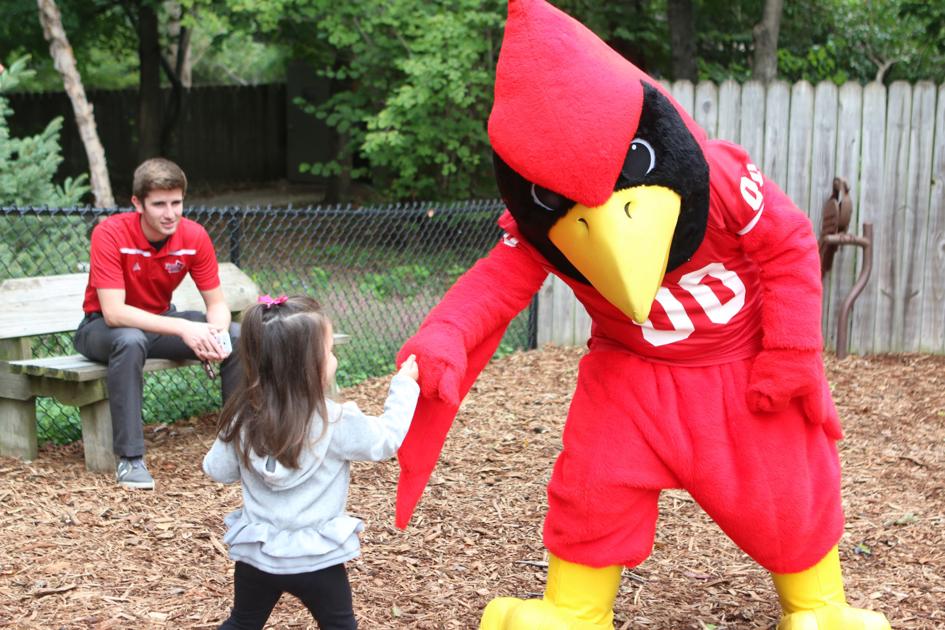 Gallery Reggie Redbird visits Miller Park Zoo