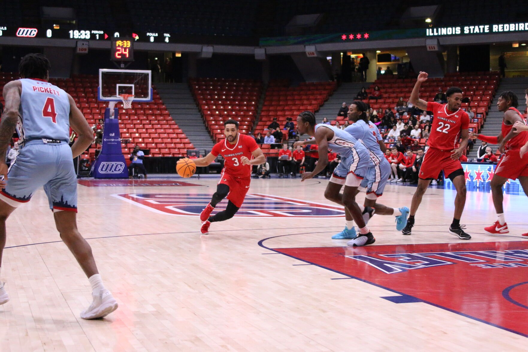 Uic basketball on sale