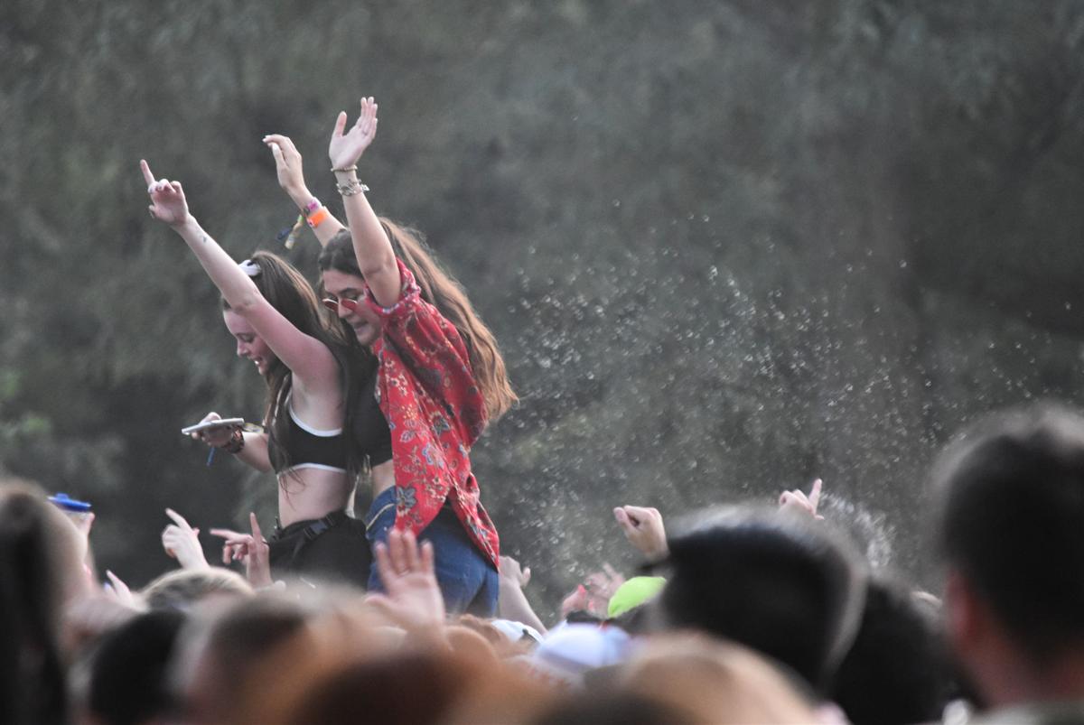 Lollapalooza concert dancing