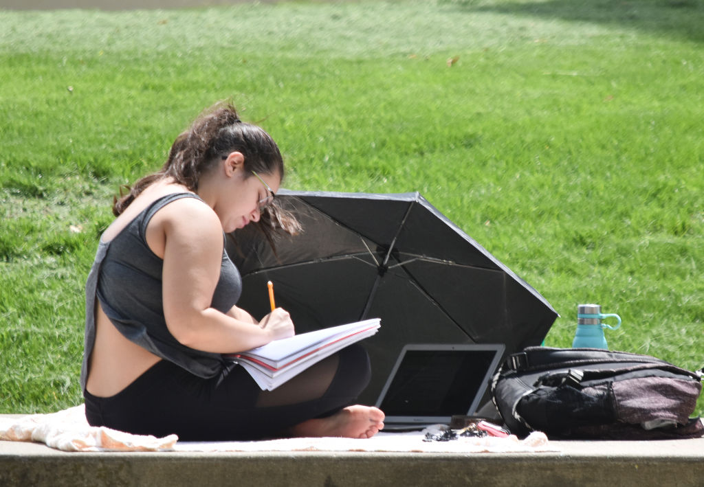 Finals week studying outside_05062019