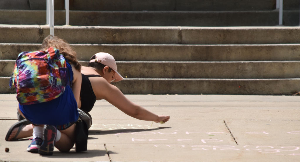 Finals week chalking_05062019