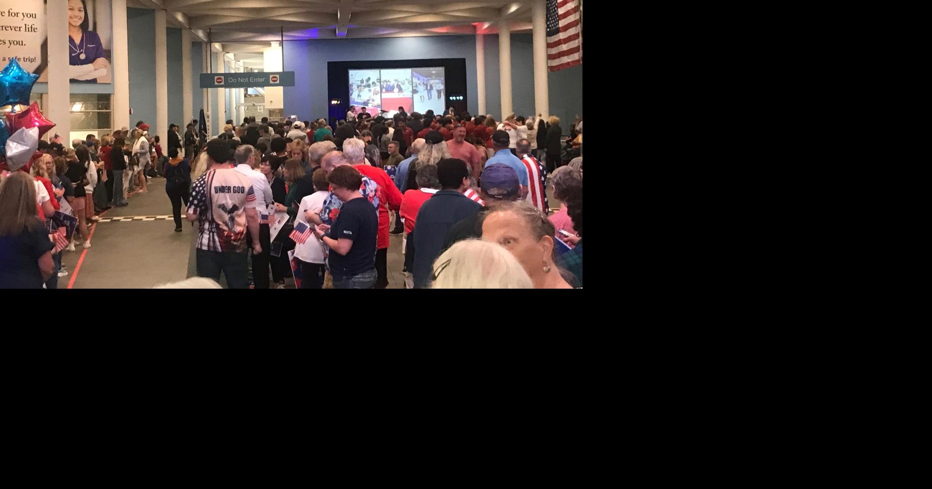 Enthusiastic supporters great returning veterans of Honor Flight