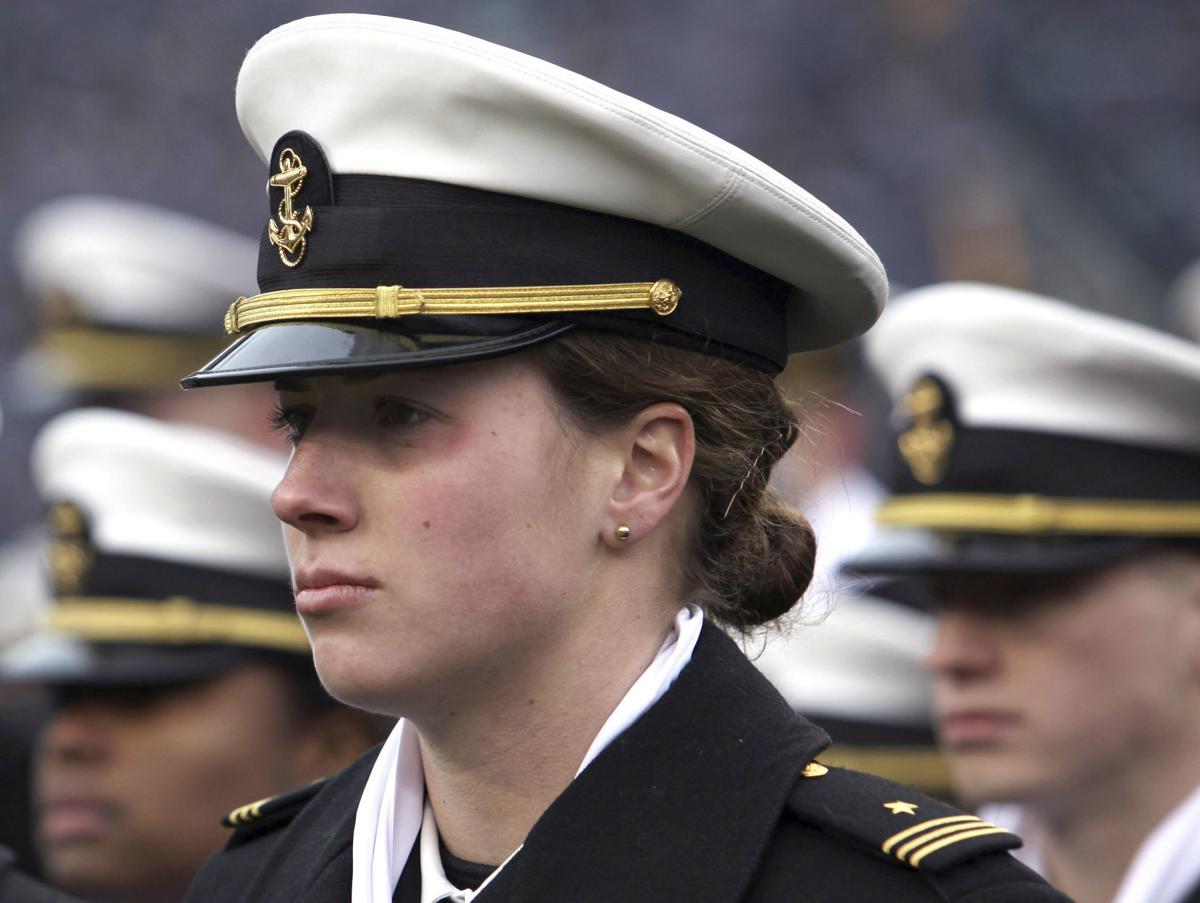 U S Navy Now Allows Women To Wear Ponytails Lock Hairstyles
