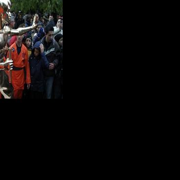 Stolen Bruce Lee statue 'returns' to Bosnia town