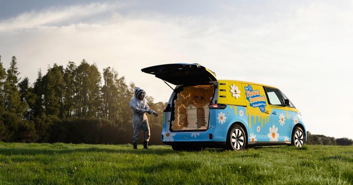 120,000 Bees Bring the Flower Power in New Zealand's First Mobile Hive