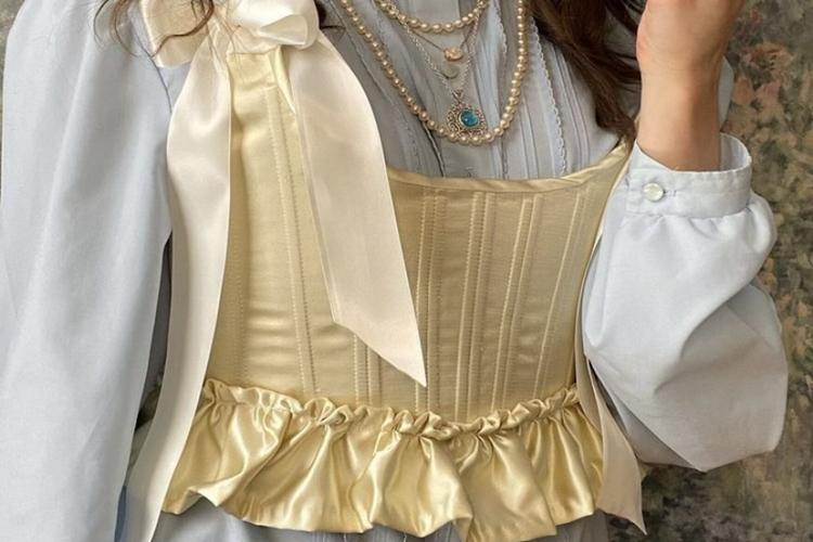 Here's How I Recreated a Real Victorian Corset