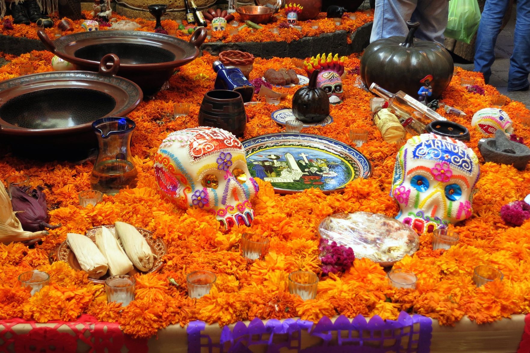 dia de los muertos altar mexico
