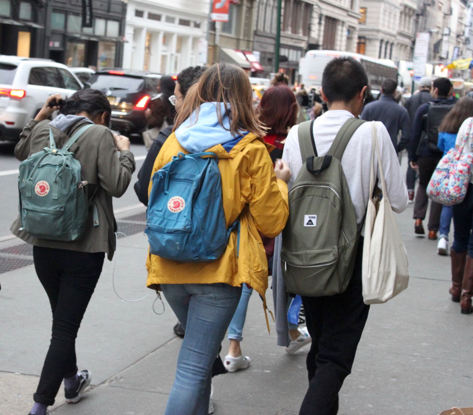 fjallraven kanken on person