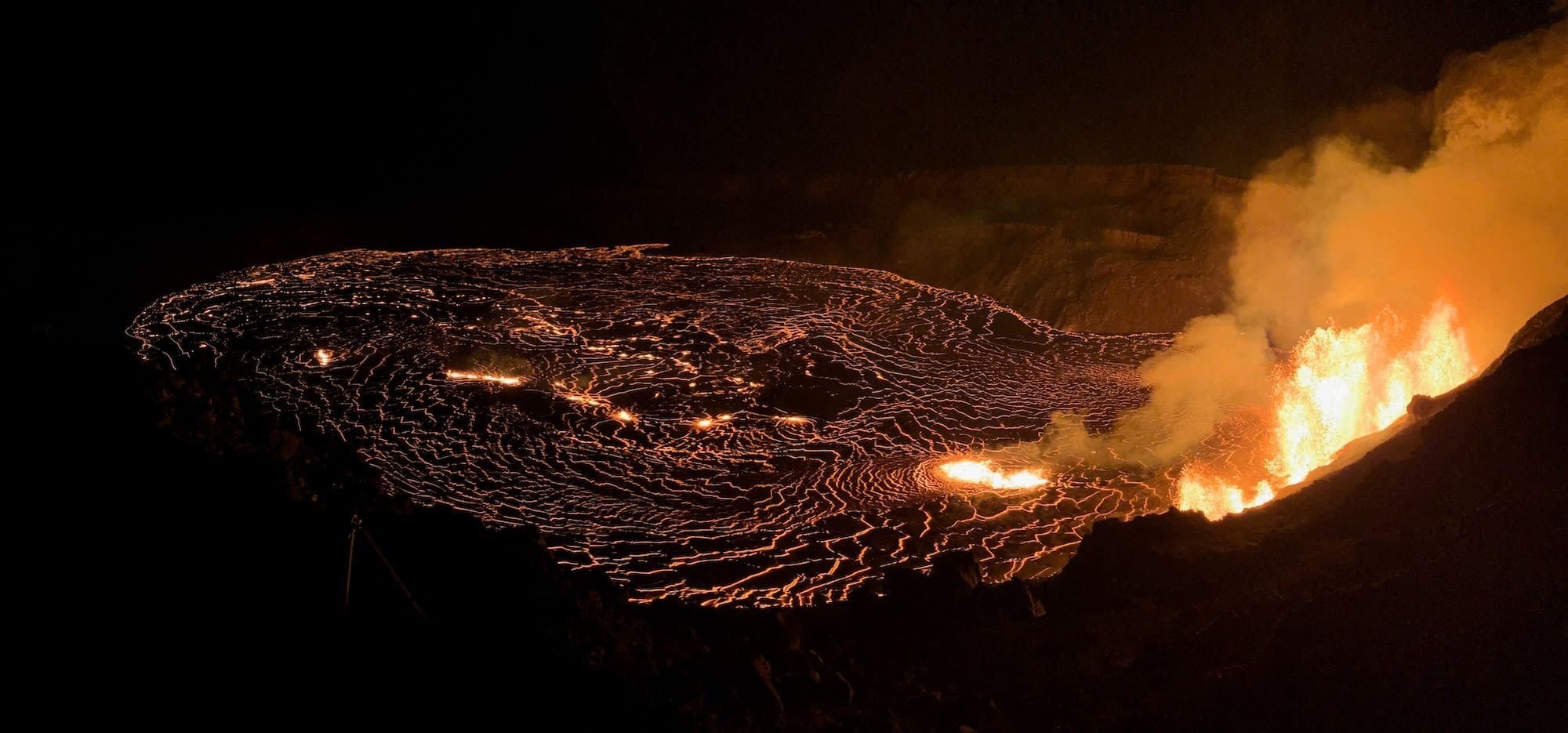 Kilauea Volcano Erupts On Hawaii Island, Drawing Crowds For The ...