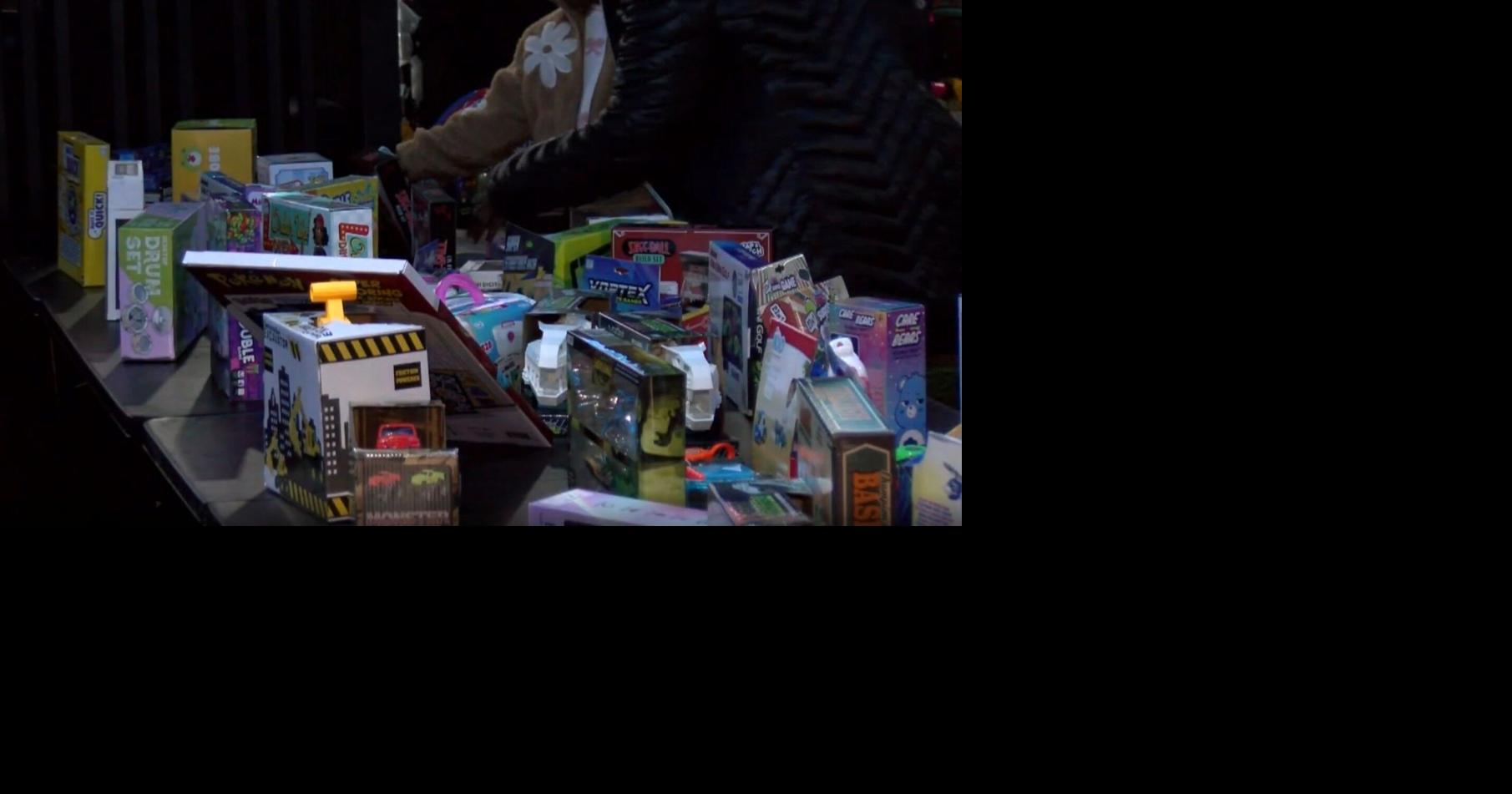 Community spirit shines during Huntsville toy and turkey giveaway