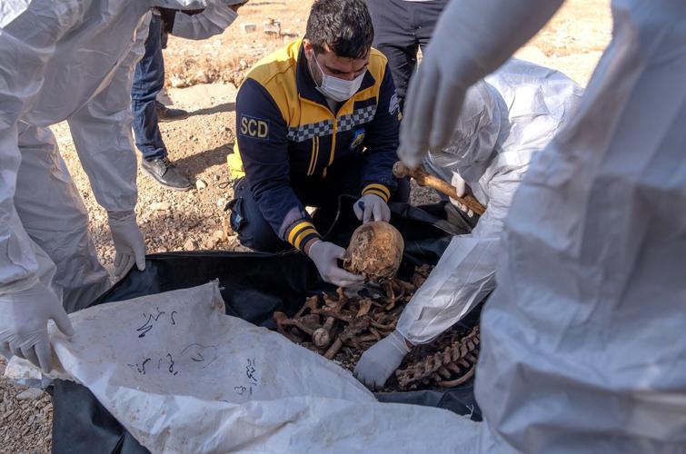 Hundreds of thousands of bodies could be buried in Syrian mass graves, advocacy group says