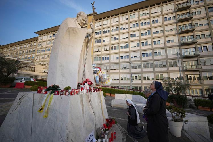 Pope Francis’ ‘complex’ health crisis triggers wave of prayer and uncertainty across Rome
