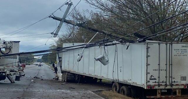 Power out in part of Scottsboro after tractor-trailer takes out utility ...