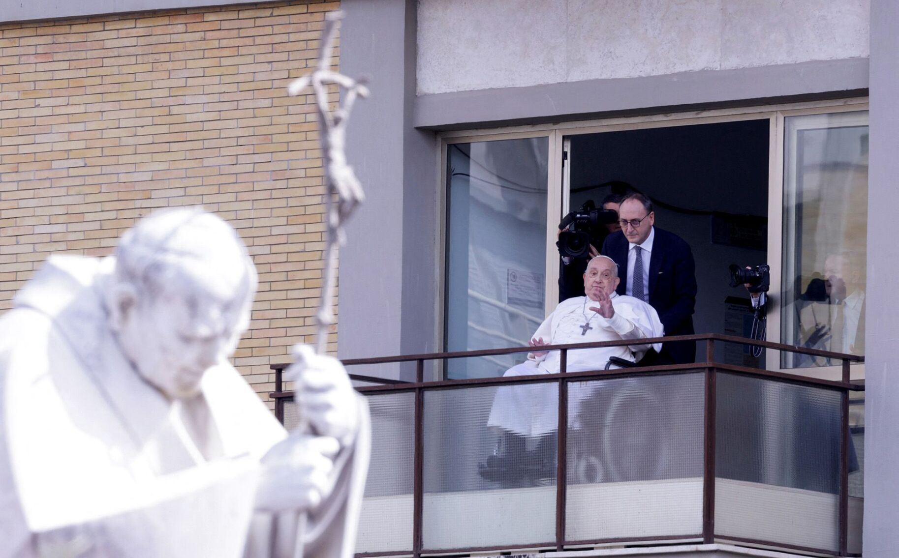 Pope Francis came so close to death that medical team considered stopping treatment